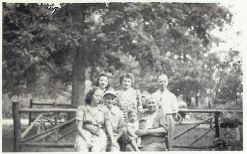 Maria Michela Fabrizio with her family in 1941